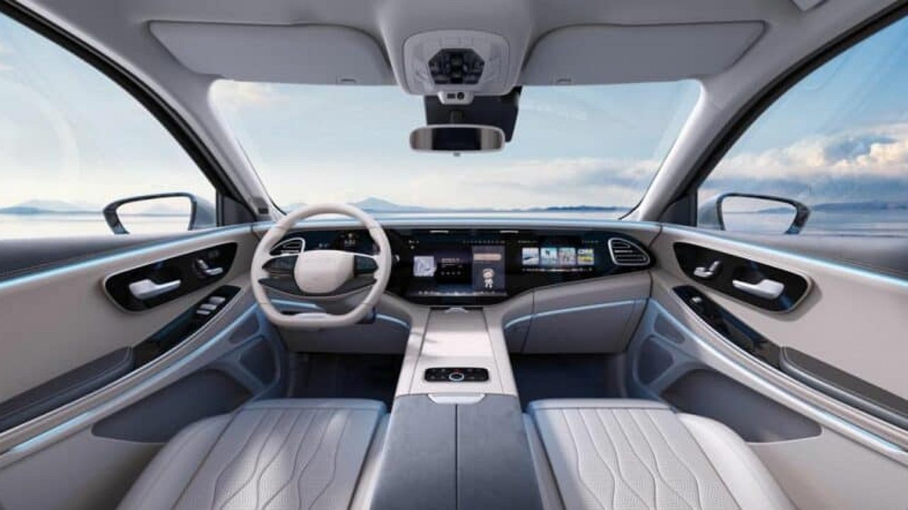 Published photos of the updated large crossover Exeed VX