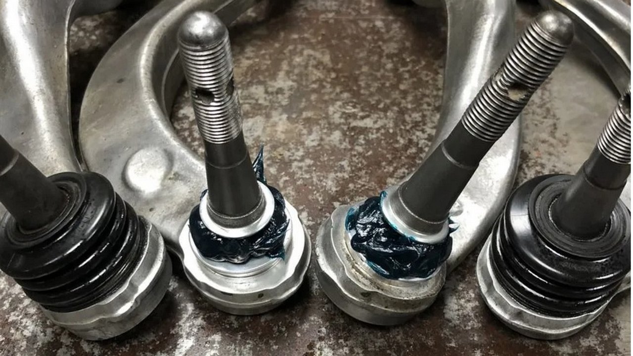 How cunning car owners fix the suspension without buying spare parts