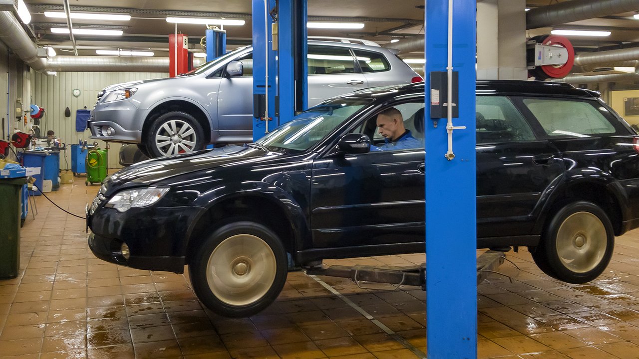 Car dealers are forced to repair warranty cars at their own expense