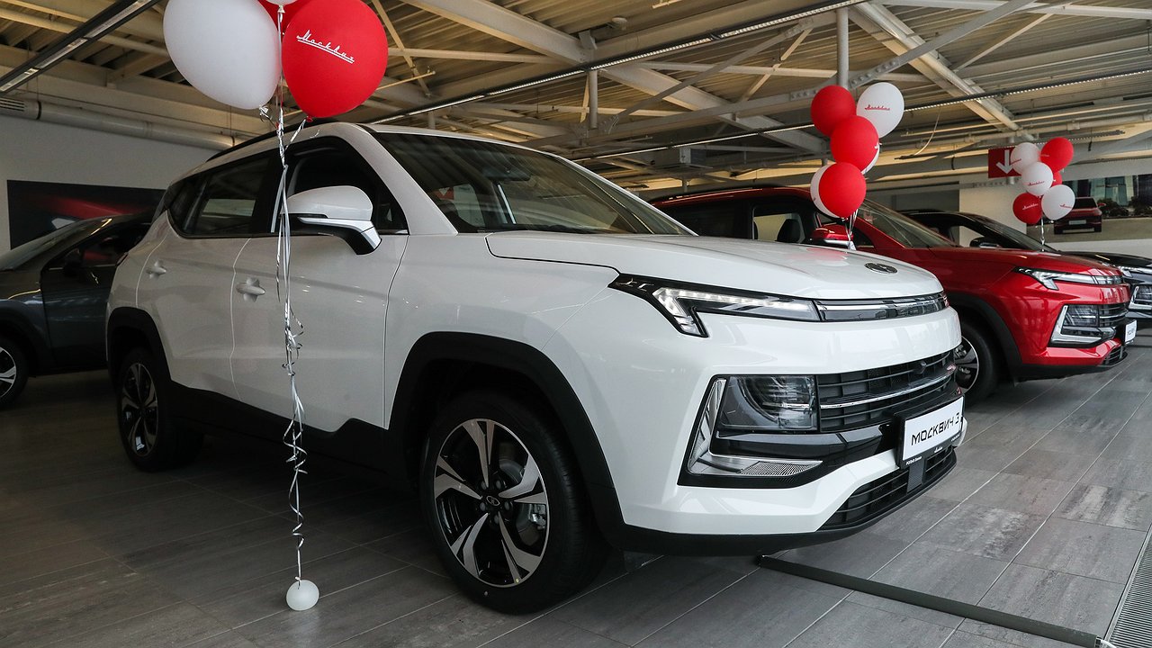 Moskvich expands its lineup, AvtoVAZ revives an old engine, the Chinese lower prices: results of the week