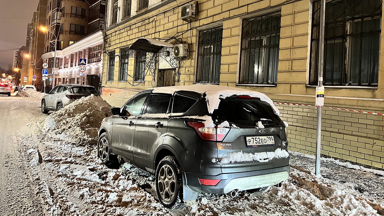 Hundreds of thousands of drivers fined for wrong parking in winter in Moscow
