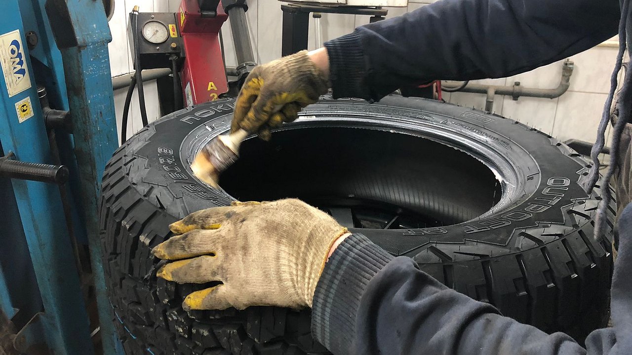 The secret of professionals: why experienced tire fitters soap rubber