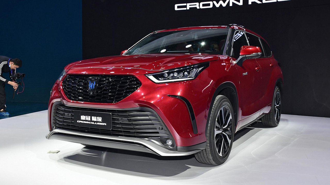 Instead of Highlander: Toyota Crown Kluger crossover arrived in Russia