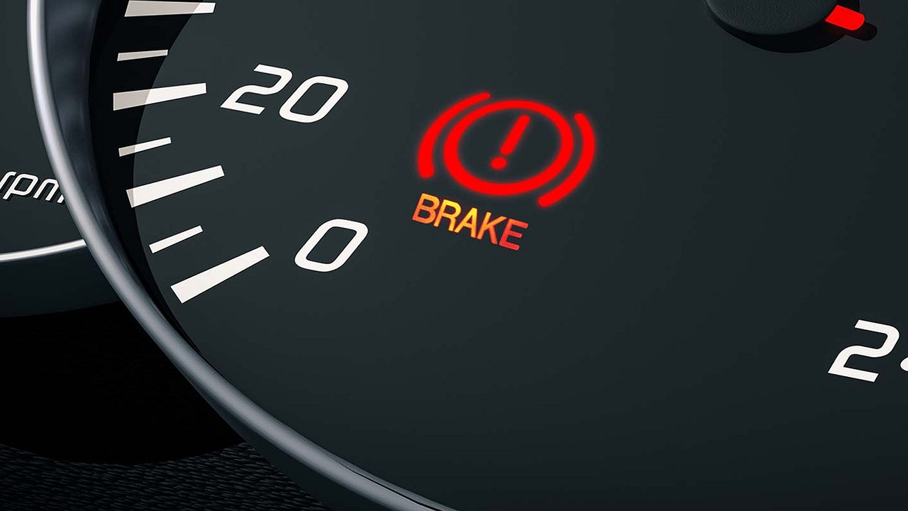 Checking brakes: a simple action that many drivers forget