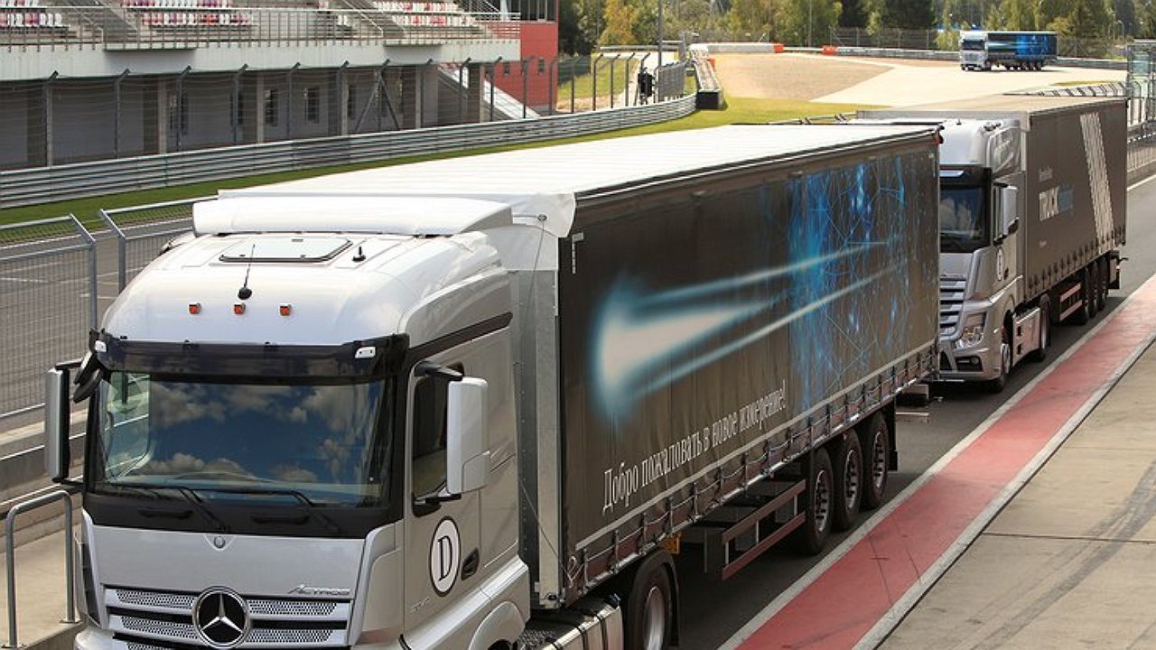 For what and how, passenger car drivers are regularly “nightmares” of truck drivers