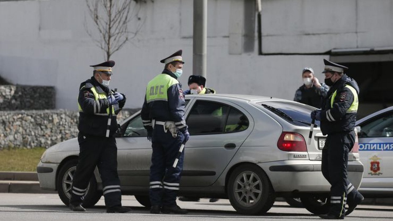 Where traffic policemen categorically cannot slow down even drivers who violate traffic rules