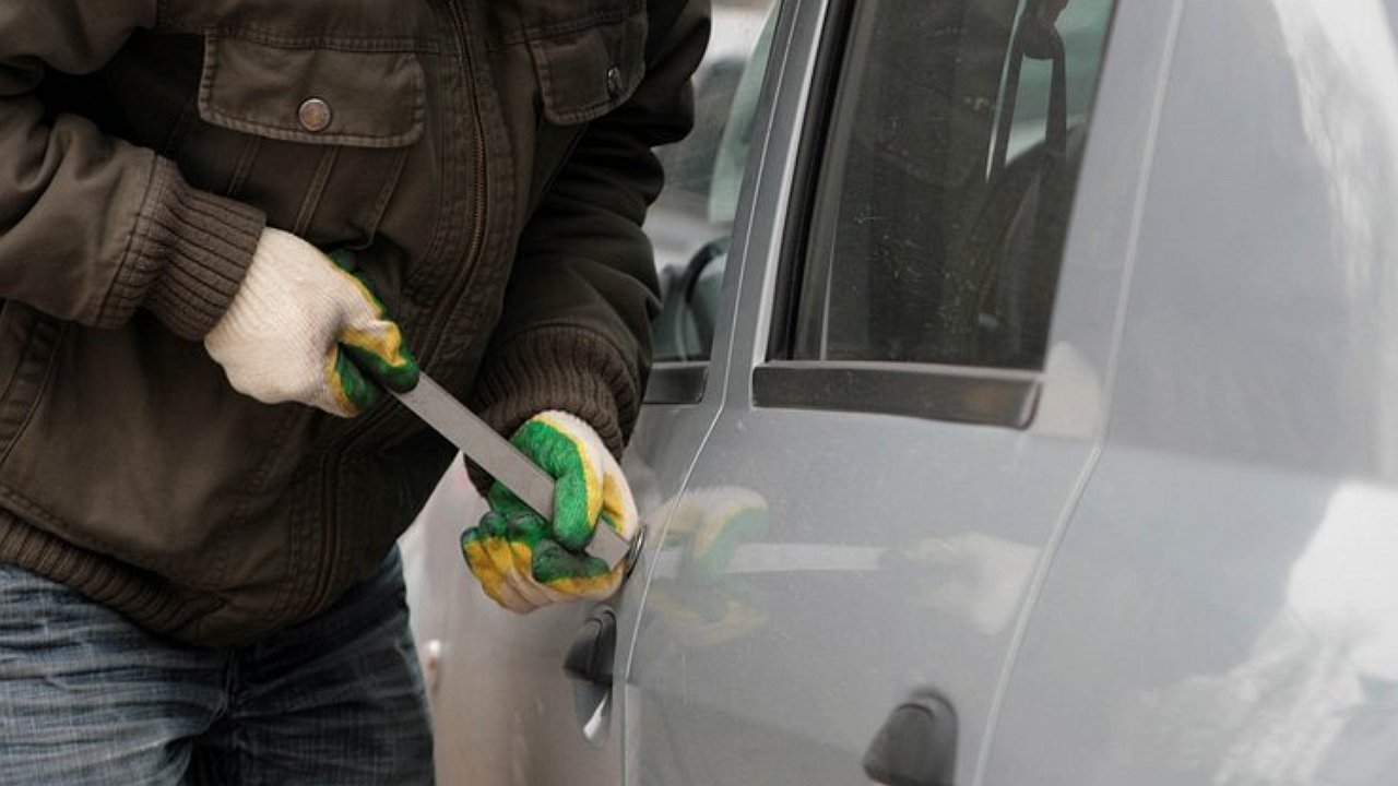 Insurance companies are responsible for a sharp increase in car theft in the country