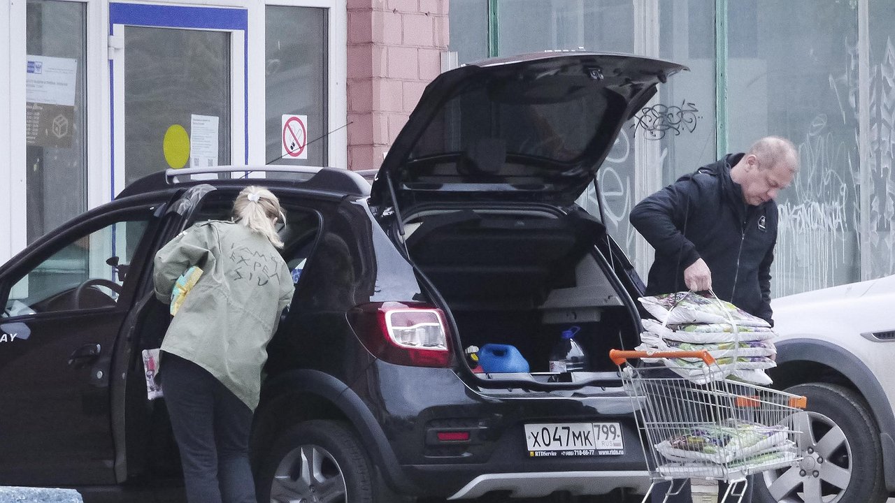 How car owners foolishly destroy their car doors