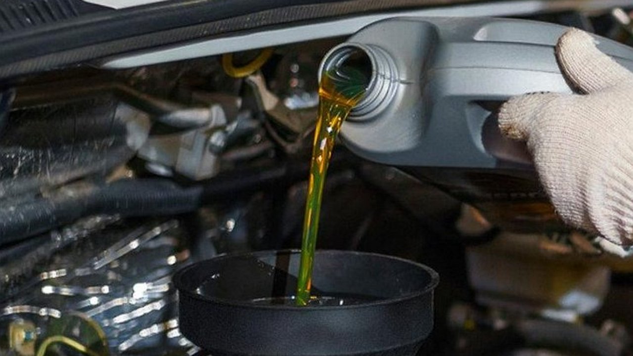 Is it possible to fill mineral oil in a modern engine