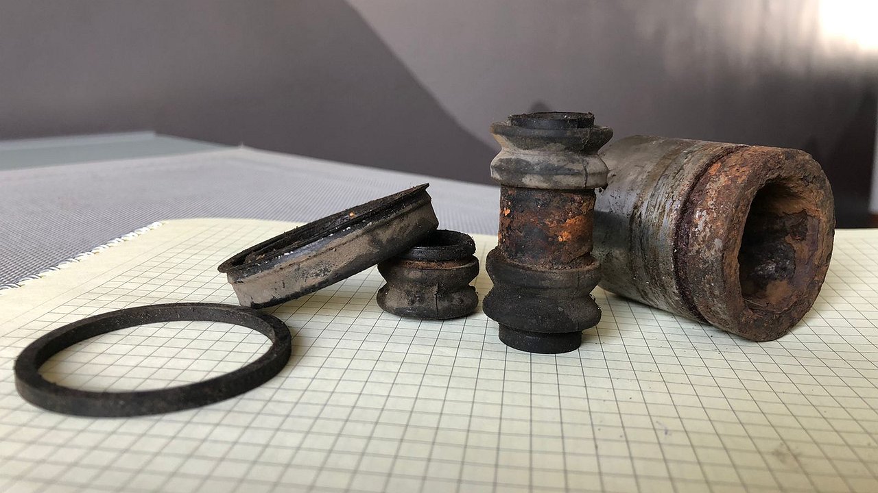 What happens to the brakes of a car driving in Russia for a year