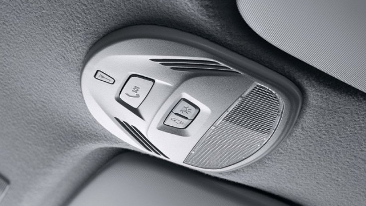 How to understand that you are being watched and listened to in your own car