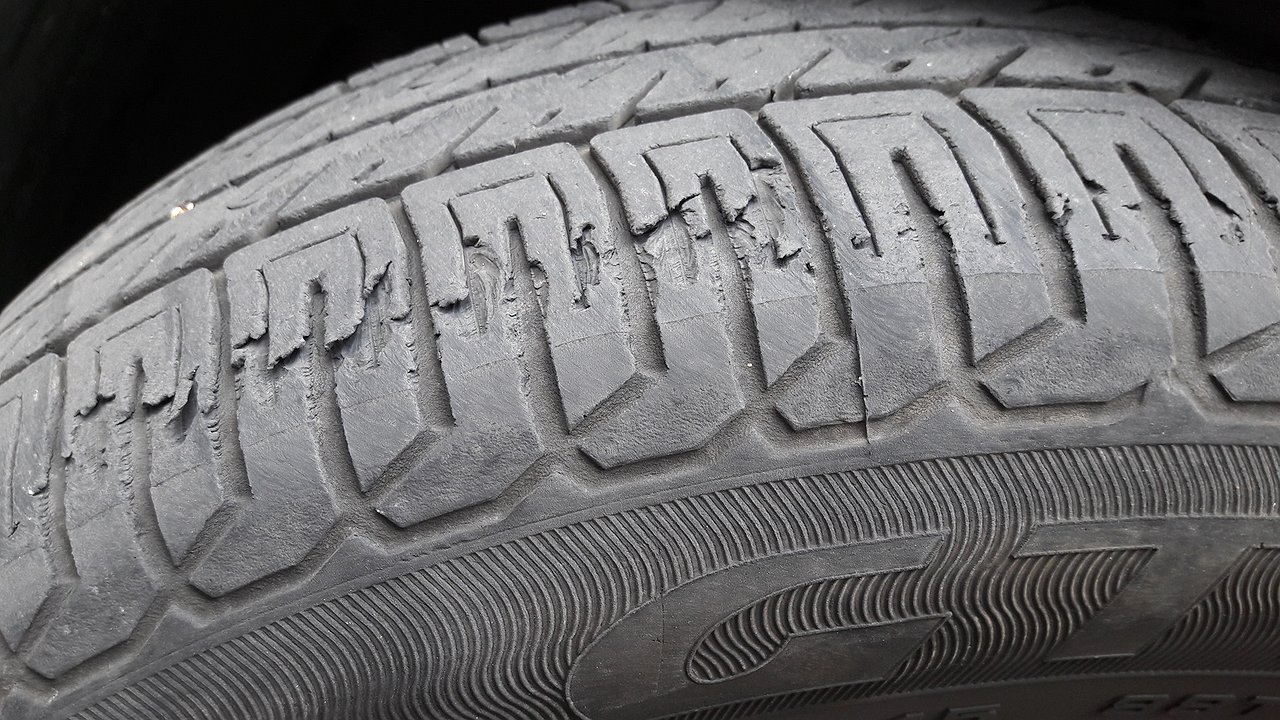 What kind of car breakdowns will tell different tire defects