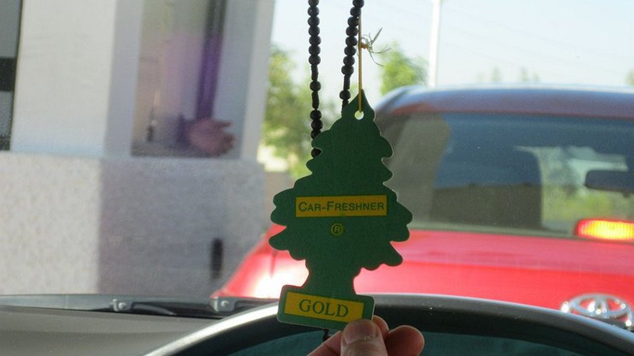 How the traffic police fine drivers for “hanging” on the rearview mirror