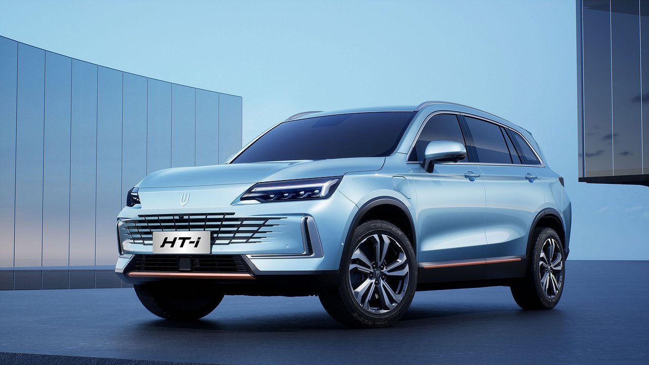 A new hybrid crossover Skywell HT-i arrived in Russia