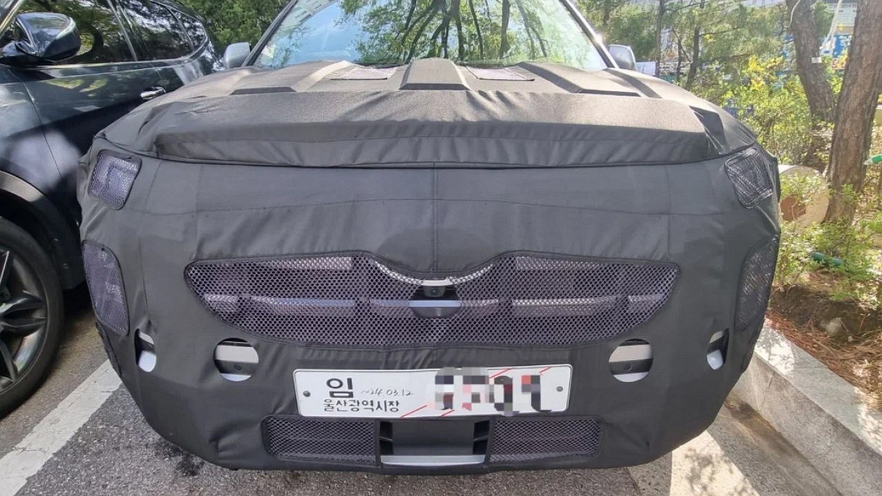 Updated crossover Hyundai Creta passes road testing