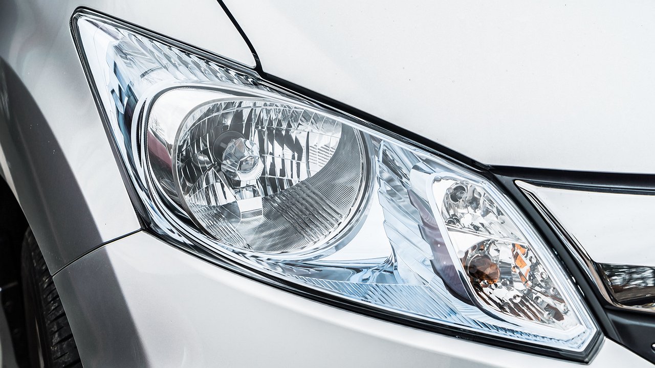 How to protect car headlights from chips simply, quickly and cheaply