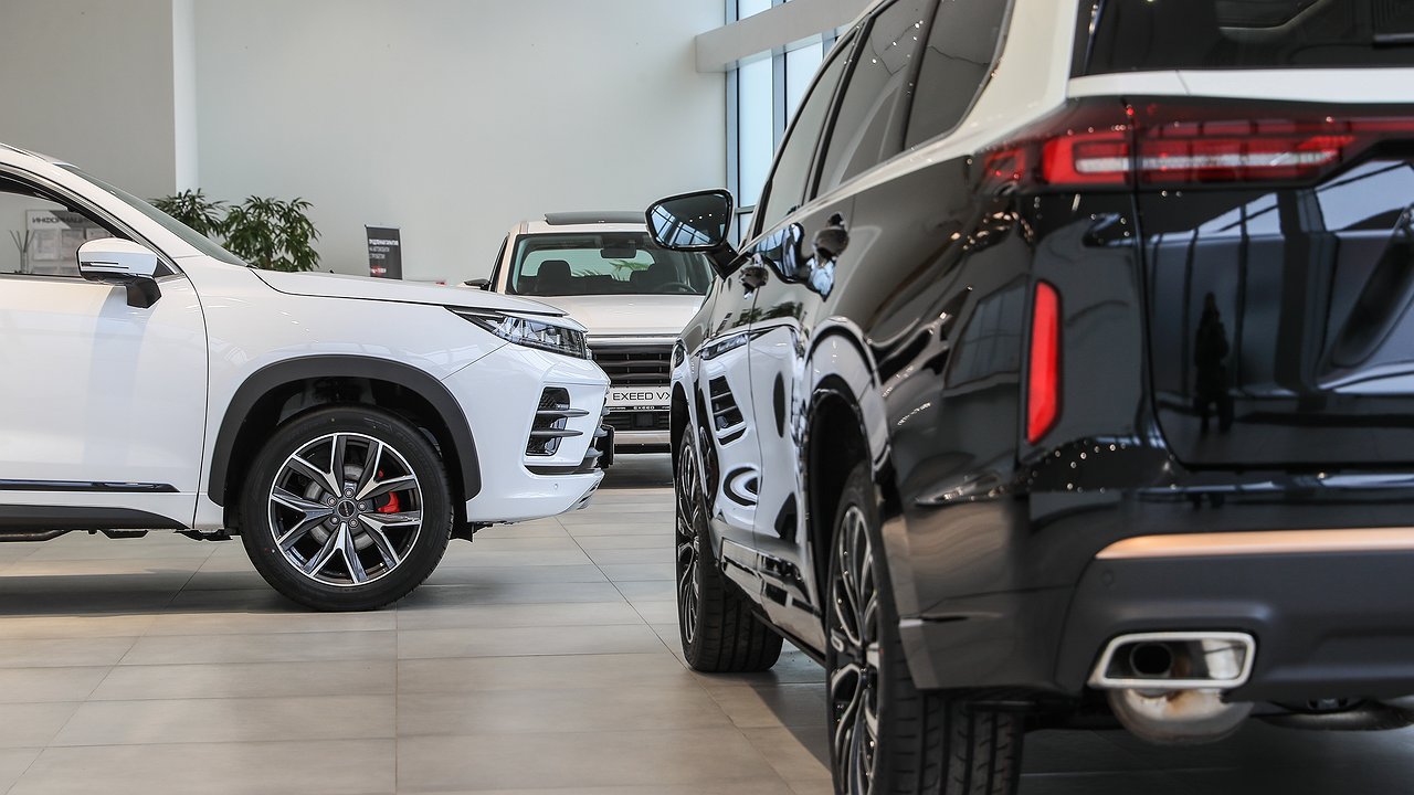Two kinds of sausage: what covid and sanctions have turned the Russian car market into