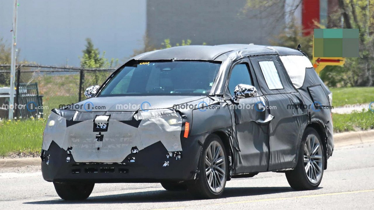 Photo spies saw the latest Lexus TX on the way