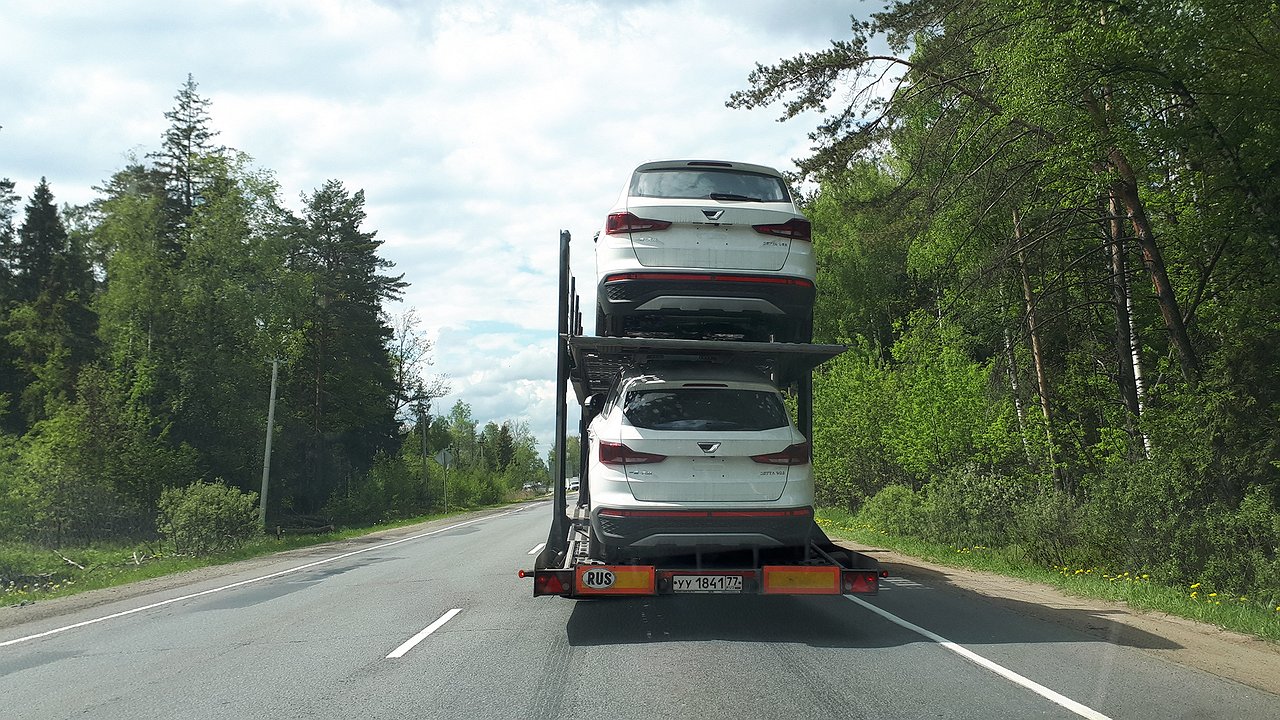 A batch of restyled Jetta VS5 and VS7 was brought to Moscow