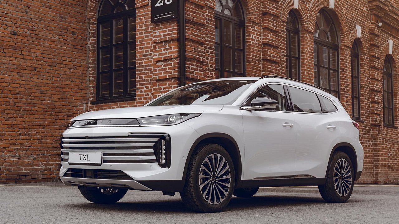 Tricky move: why two Exeed crossovers have risen in price in Russia