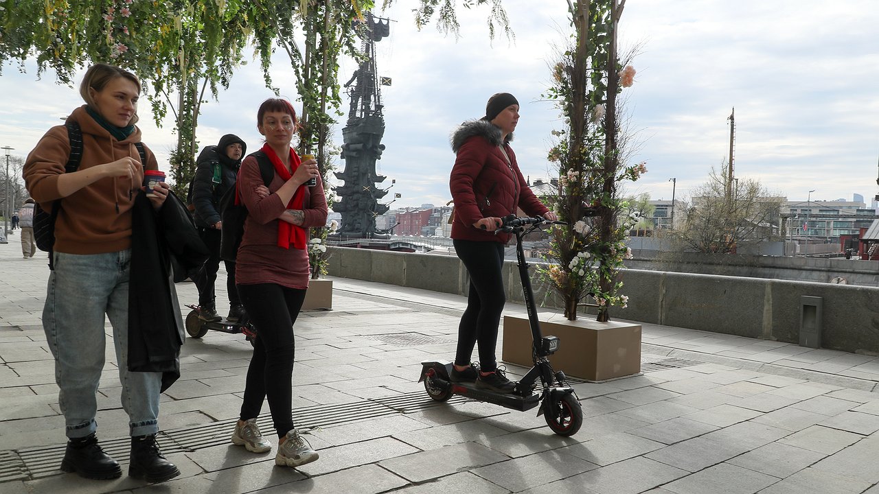 The State Duma decided to protect pedestrians from electric scooters