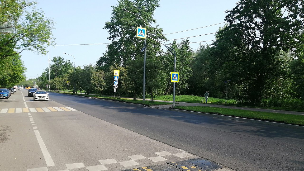 Is it possible to overtake “in the opposite direction” on new asphalt without marked markings