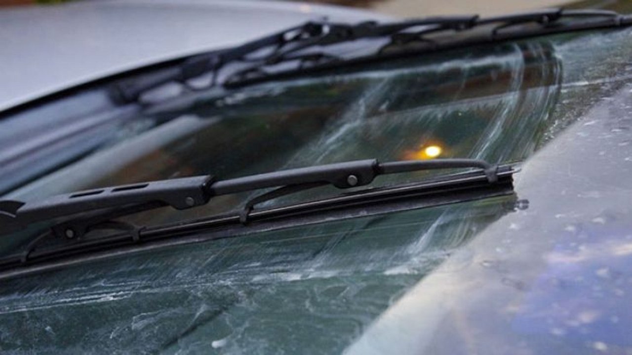 How the traffic police punish drivers for a dirty windshield
