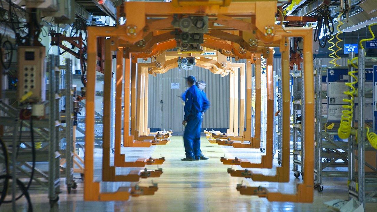 The head of the Ministry of Industry and Trade announced the timing of the start of production of the new Volga at GAZ