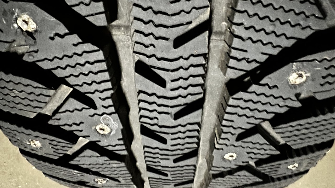 Winter tires in summer: now you can only rustle tires for money