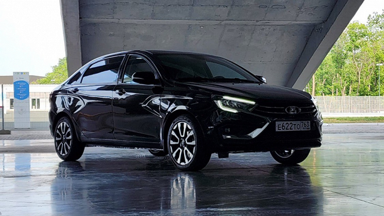 Instead of Toyota Camry: AVTOVAZ presented the luxurious LADA Vesta Aura