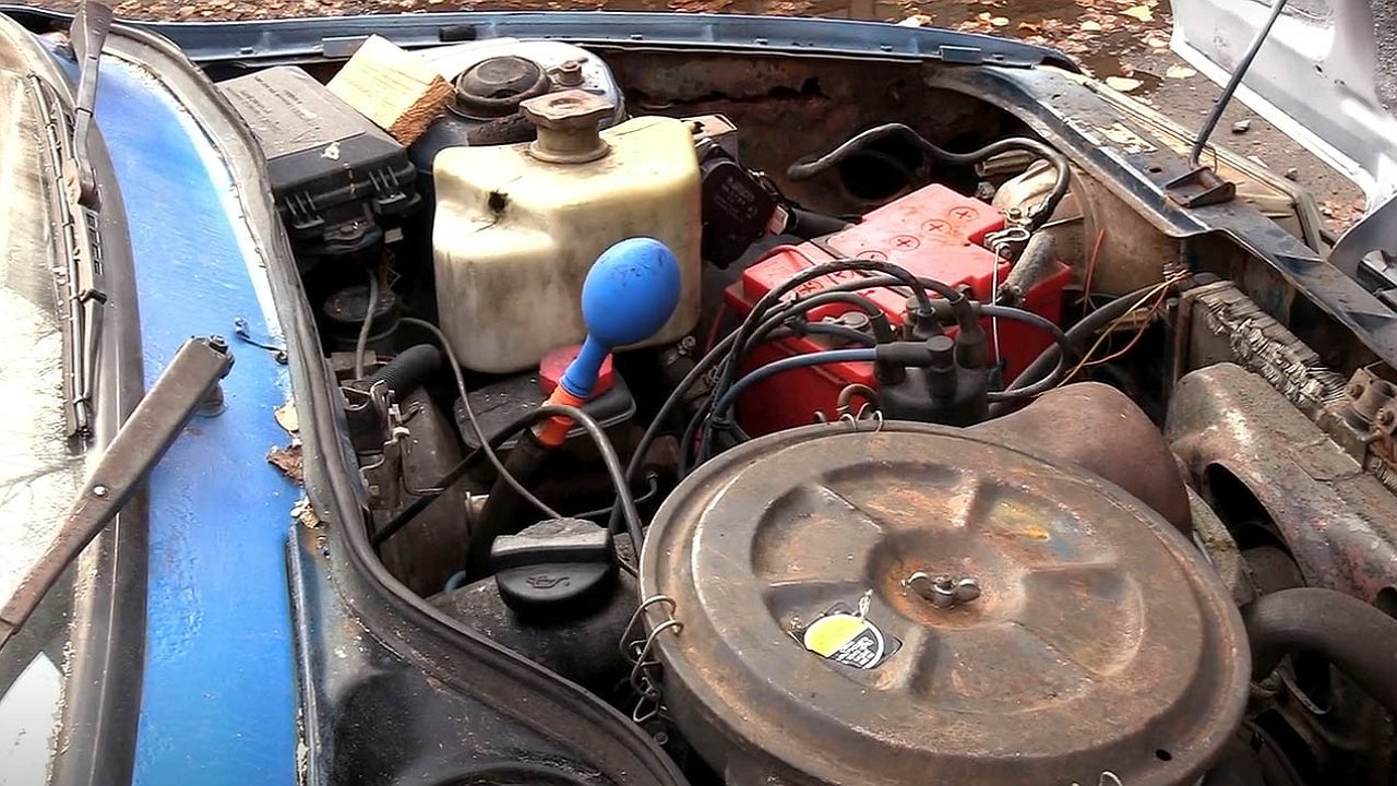 How to use a condom to diagnose engine condition