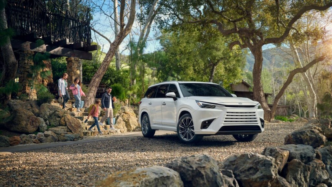 The Japanese introduced the latest crossover Lexus TX