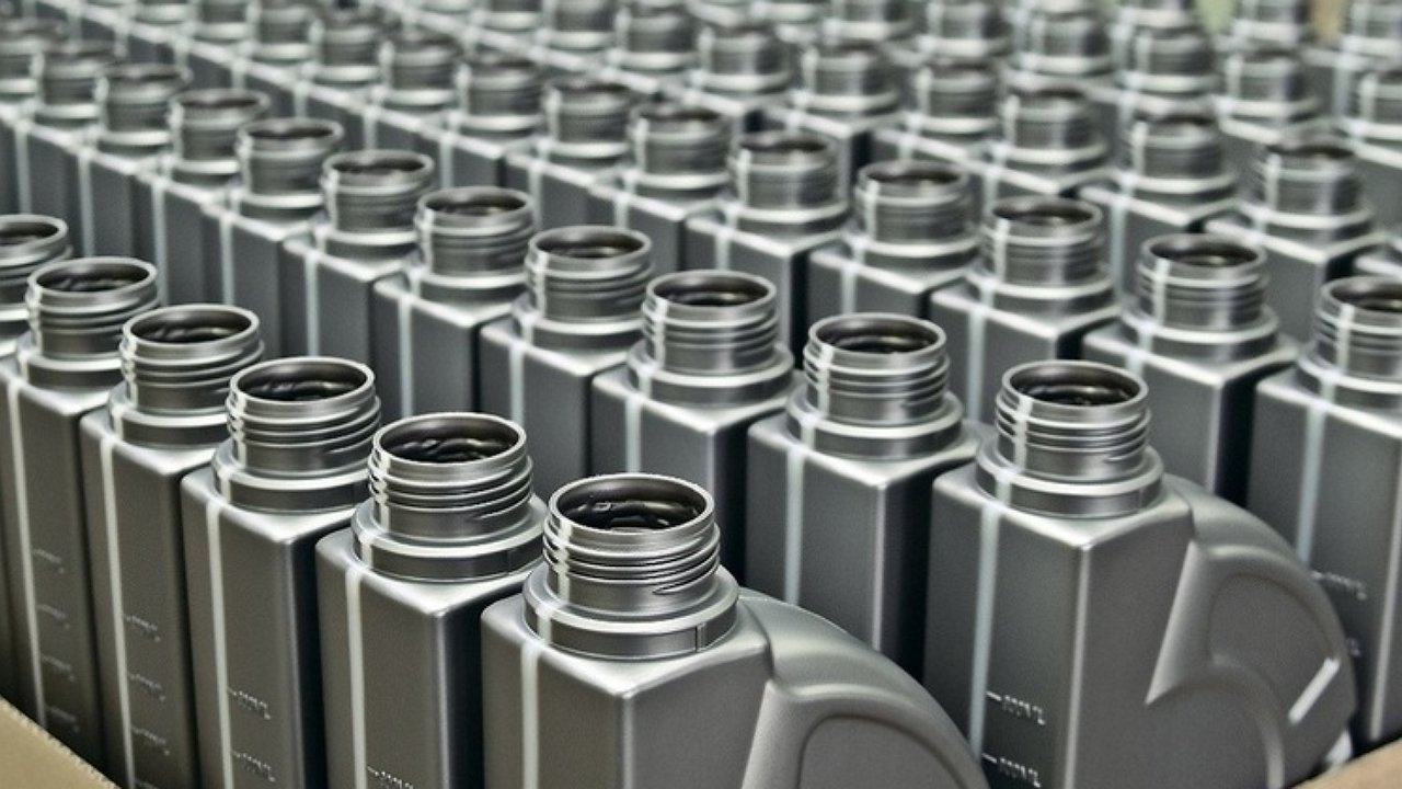 The right step towards a shortage: there will be less fake motor oil in Russia