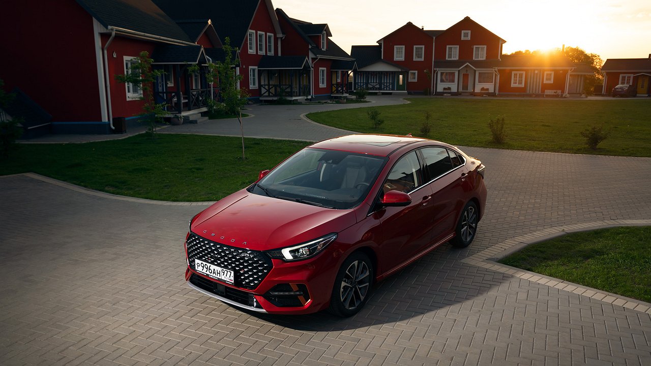 Fashion in casual style: test drive the new Omoda S5 sedan