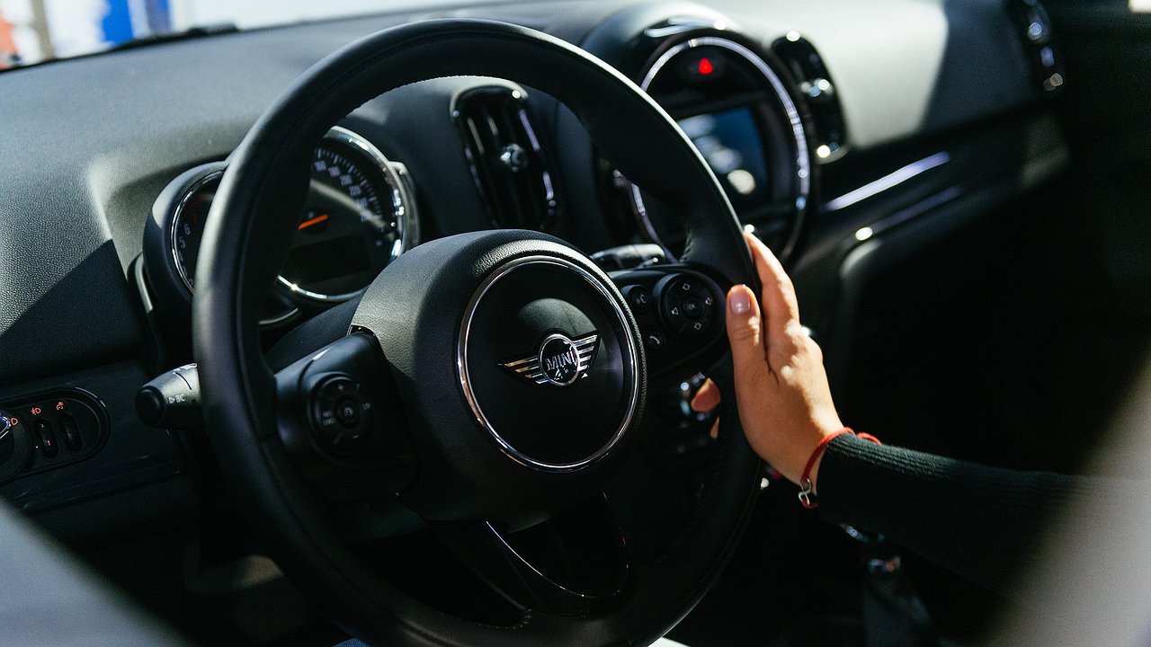 Why does the steering wheel of a car quickly wear out and become unusable