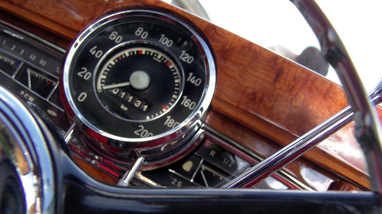 How to determine the best speed for your car on the track