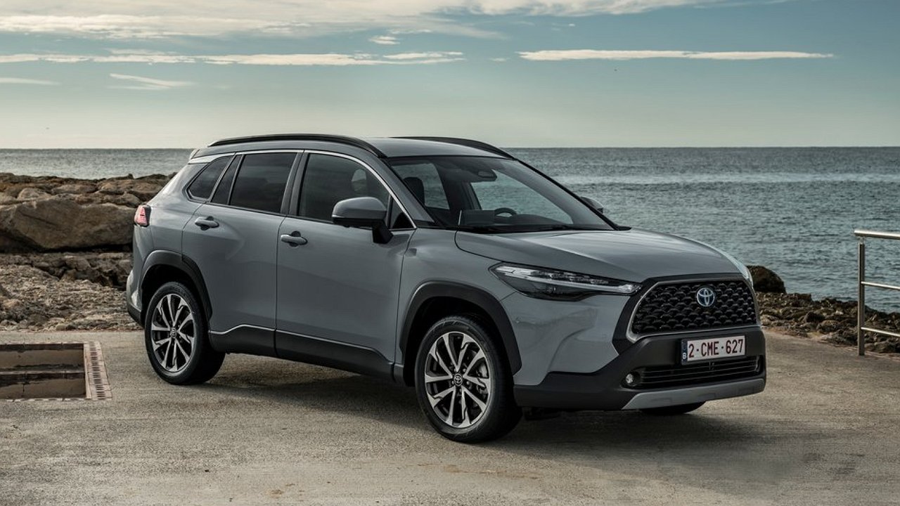 Compact crossover Toyota Corolla Cross arrived in Russia