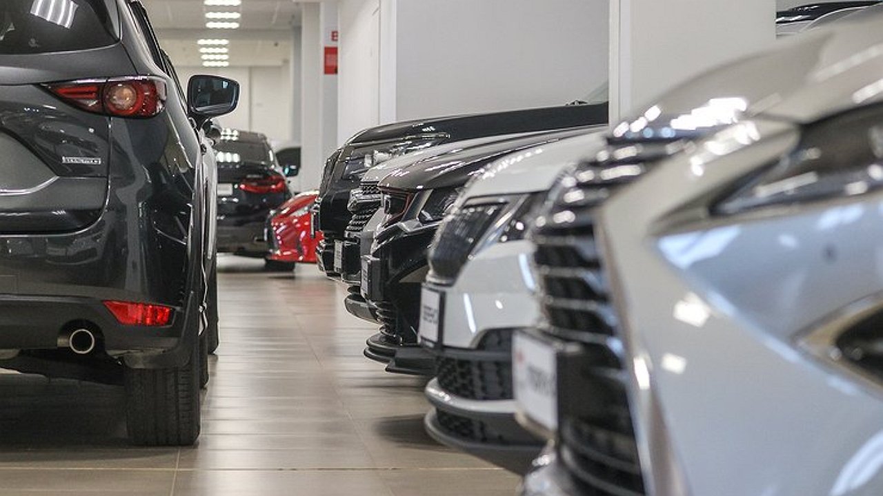 Why is it dangerous to buy cheap cars from the southern regions of Russia?