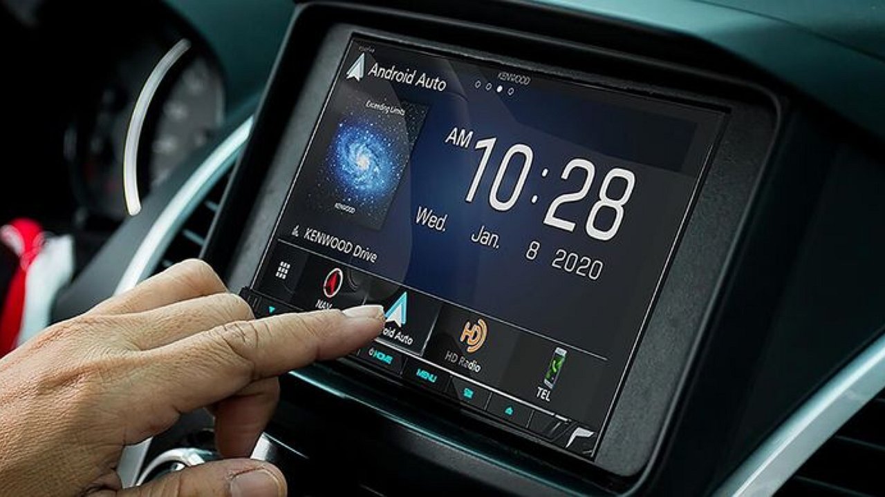 Touchpad Sucks: Why Automakers Refuse In-Car Touch Keys