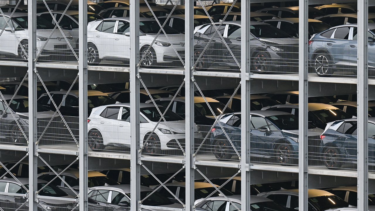 Why did public activists propose to limit car prices in Russia?