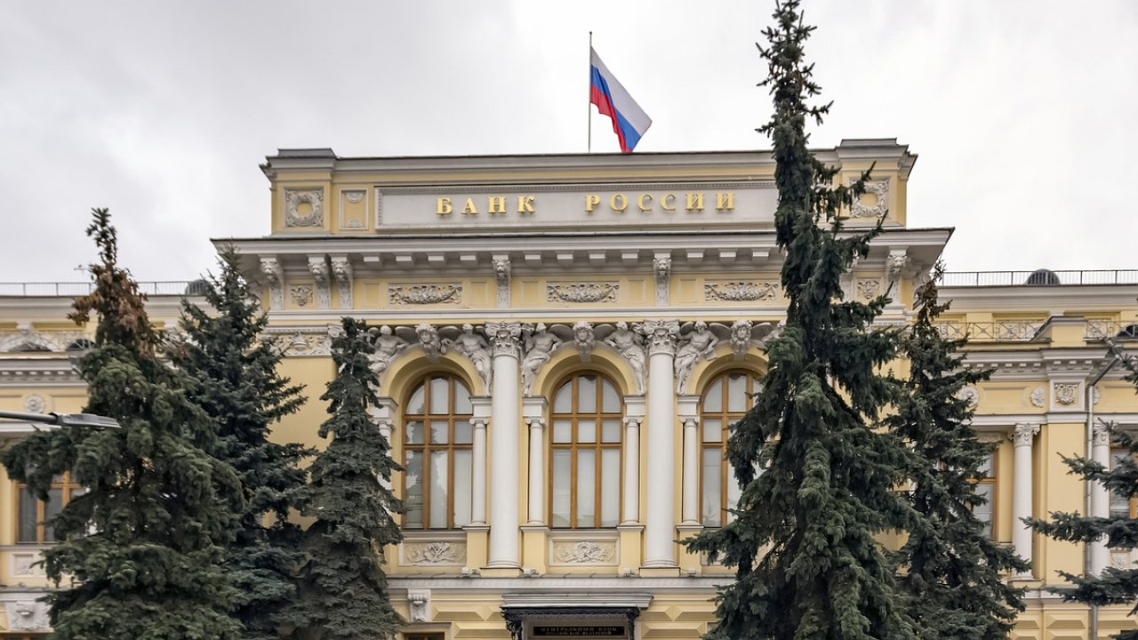 How the oligarchs teamed up with the Central Bank to “knock down” the Russian car market.