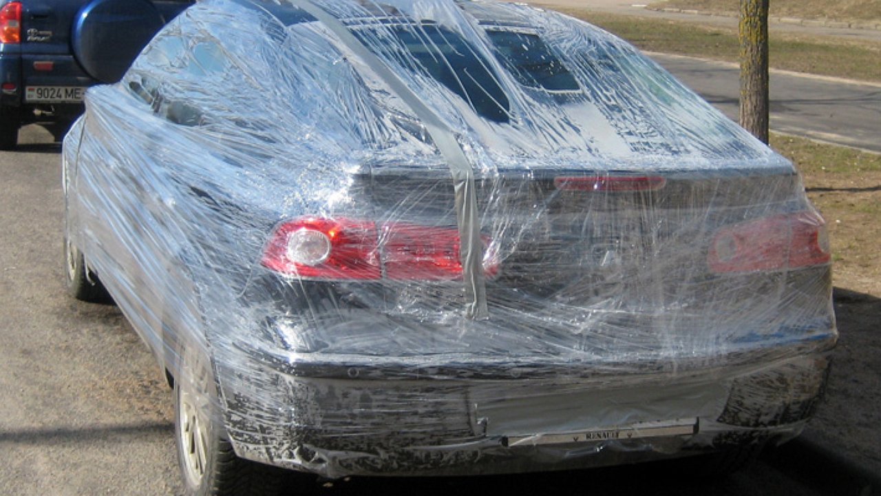 Why experienced drivers always have stretch film in their car