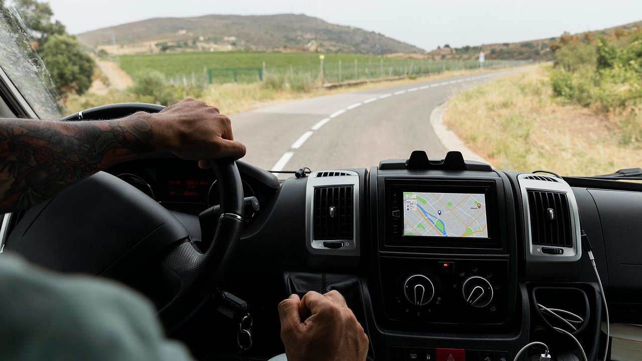 Why experienced car travelers carry powerful magnets with them