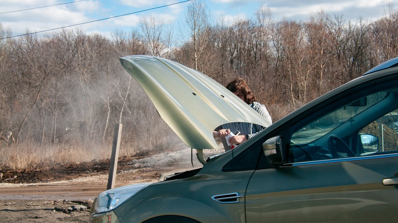 When the driver can safely pour water into the expansion tank