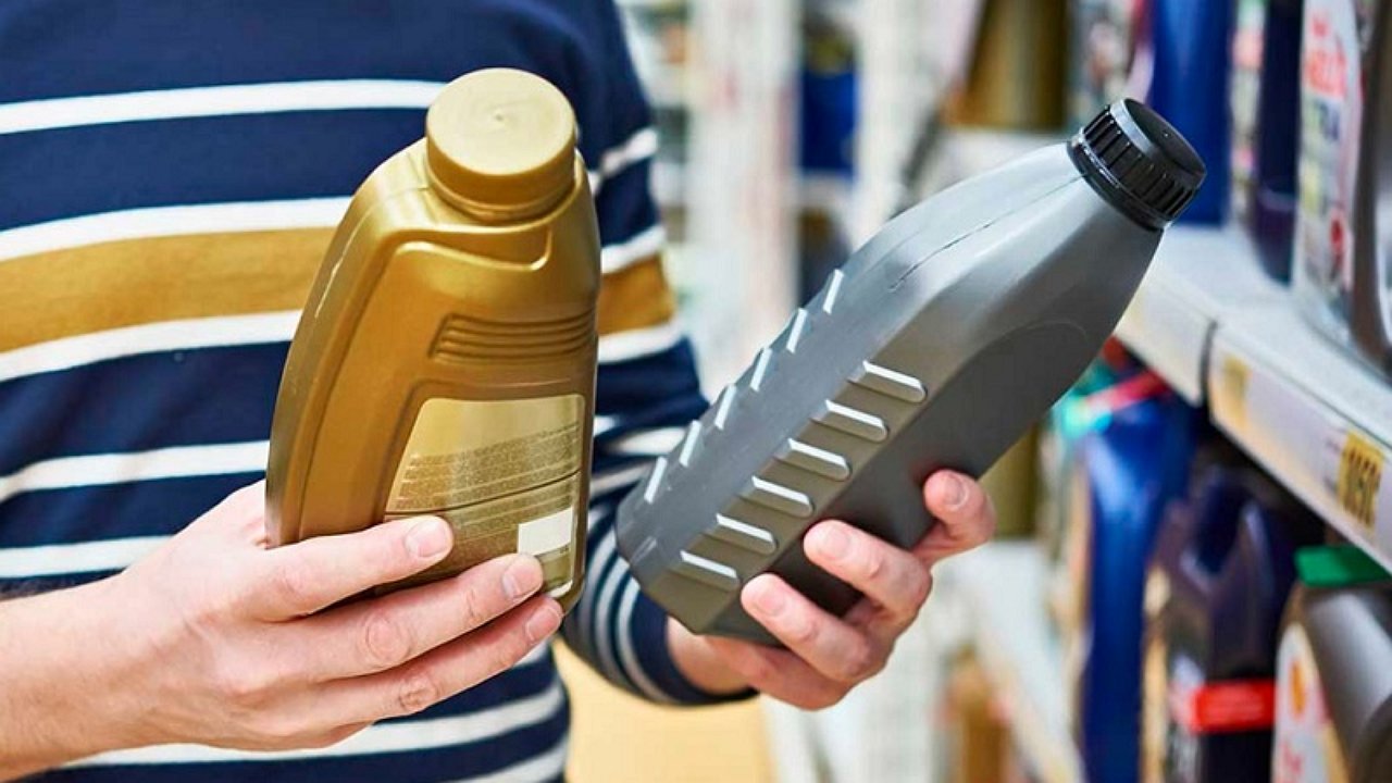 Which oil class – SL or SM – is better suited for a car engine