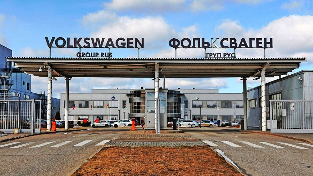 Volkswagen remains in Russia under a new name