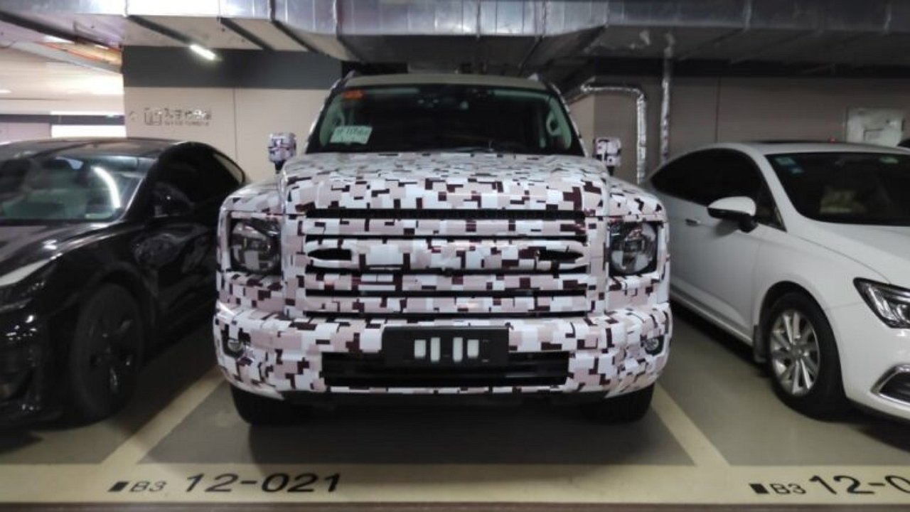 Looks like a “dog”: photos of the new Haval H9 posted on the Internet