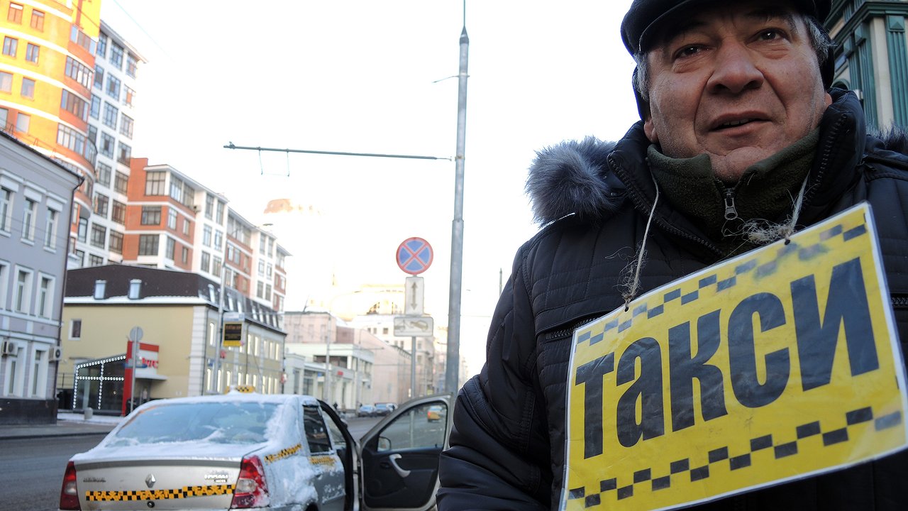 Fines and eviction: taxi drivers are no longer allowed to park on yards