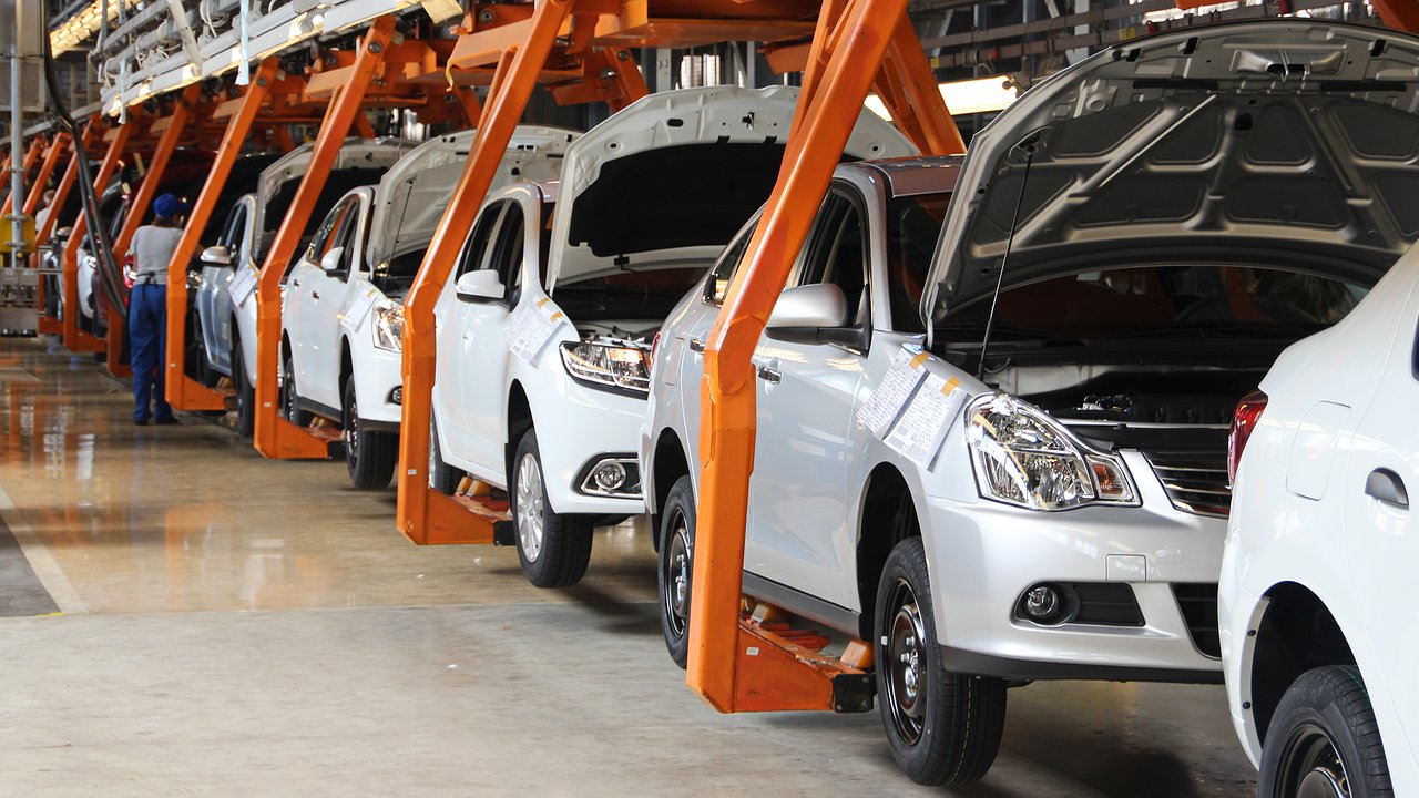 Manturov launches “new” car factories, the Chinese – foreign models and insurers – lawsuits with drivers: results of the week