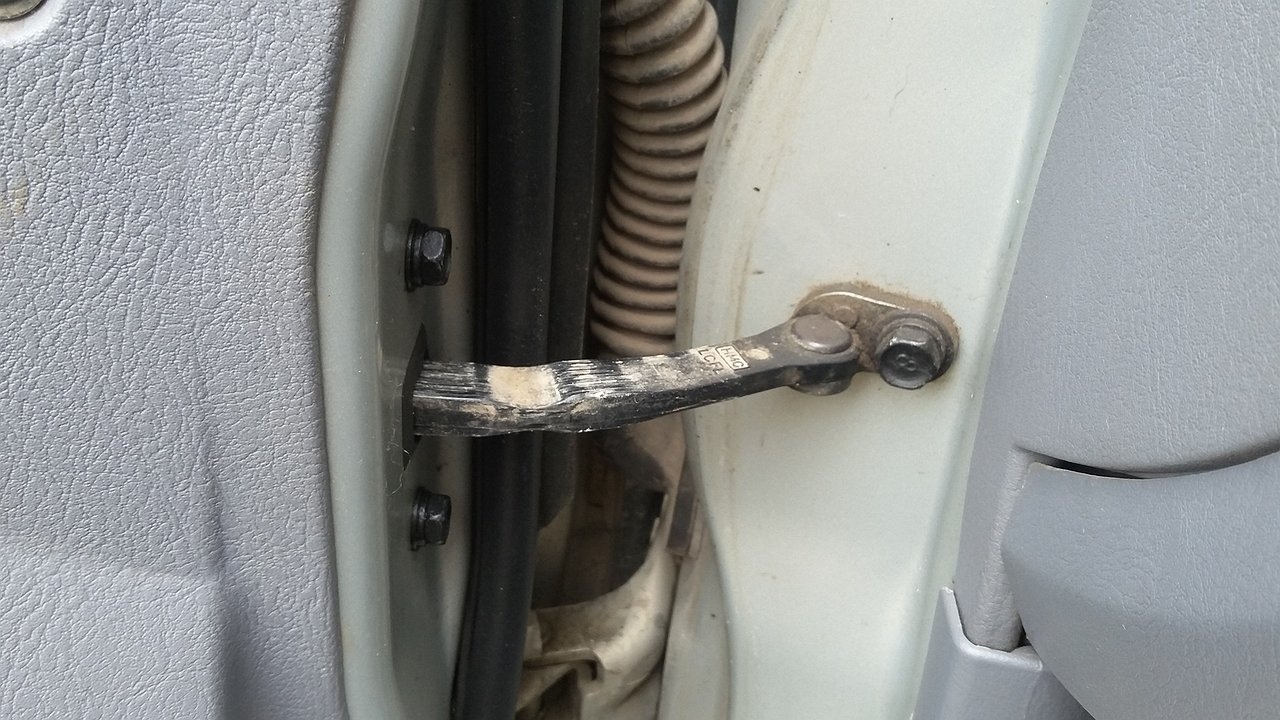How to beat the creaking and clicking of doors for 30 rubles